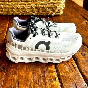 2 pair ON CLOUDTEC tennis shoes